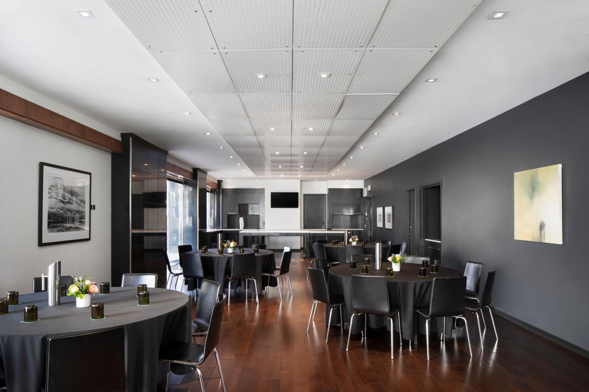 Hotel Le Germain YYC Exterior photo