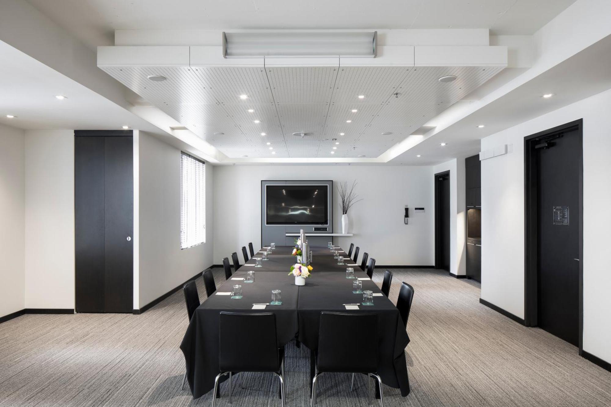 Hotel Le Germain YYC Exterior photo